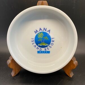 Vintage Fiji Mana island resort trinket or soap dish. Fine Condition. Ceramic.